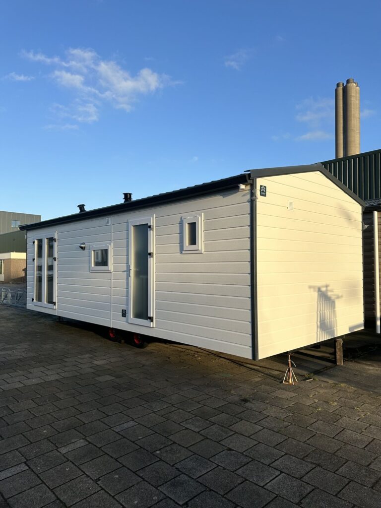 Foto-10-04-2024-07-49-52-768x1024